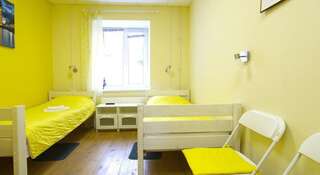 Хостел CityLime Hostel Санкт-Петербург Двухместный номер с 2 отдельными кроватями и ванной комнатой-5