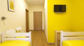 Хостел CityLime Hostel Санкт-Петербург Двухместный номер с 2 отдельными кроватями и ванной комнатой-4